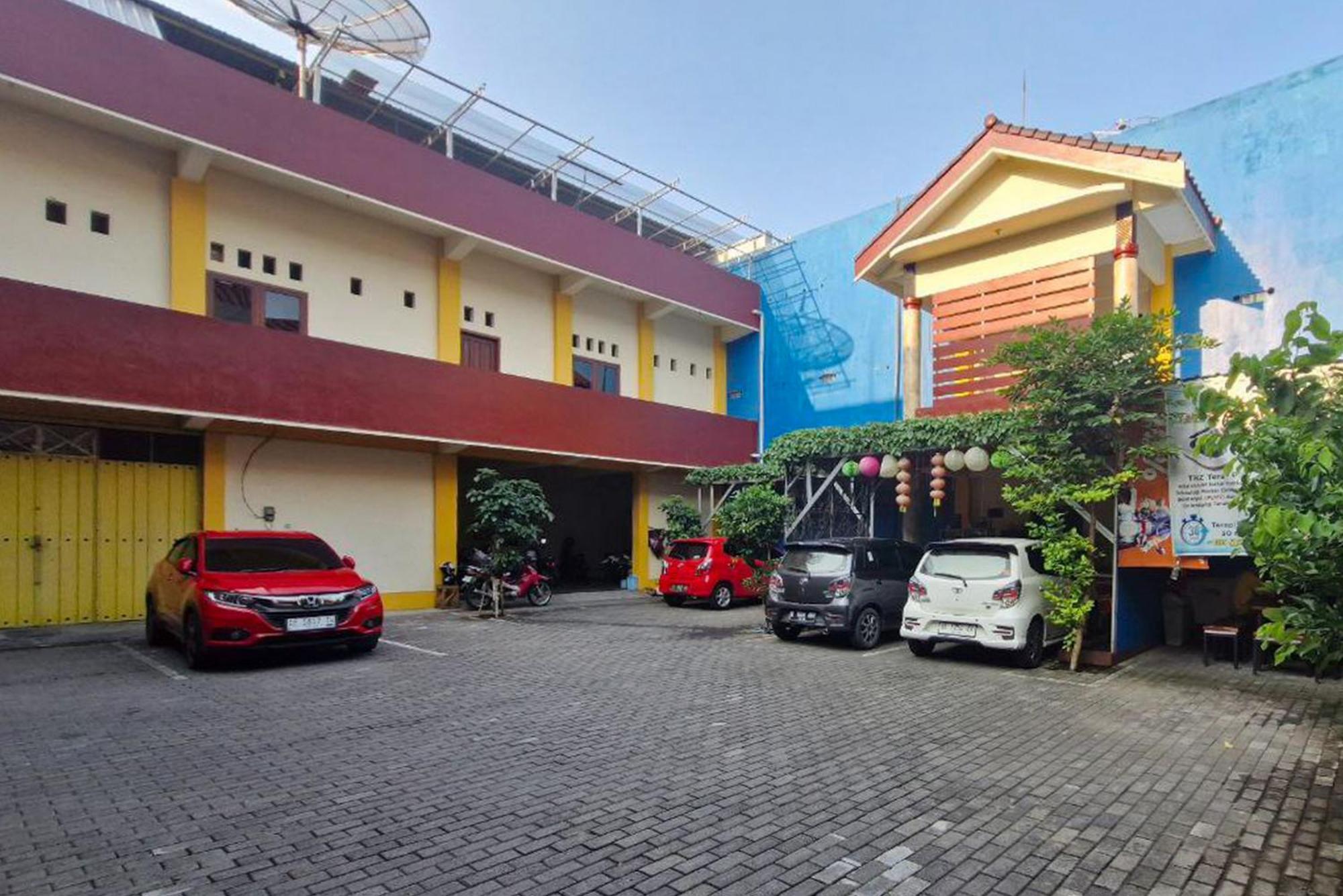 Reddoorz At Griya Kampar Madiun Hotel Exterior photo